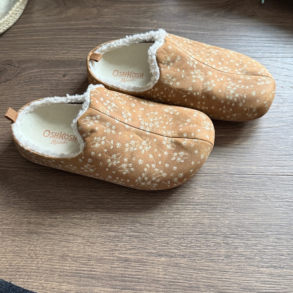 Oshkosh B'gosh Girl's Mula Faux Fur Lined Slip On Clogs Brown Youth Size 1 NWT